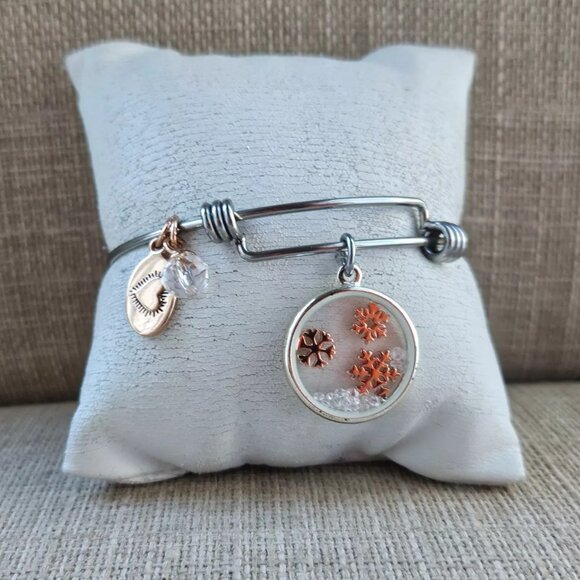 Footnotes Bracelet SNOWFLAKES Charm Silver Tone Wrist Band Holiday Jewelry - Picture 1 of 11